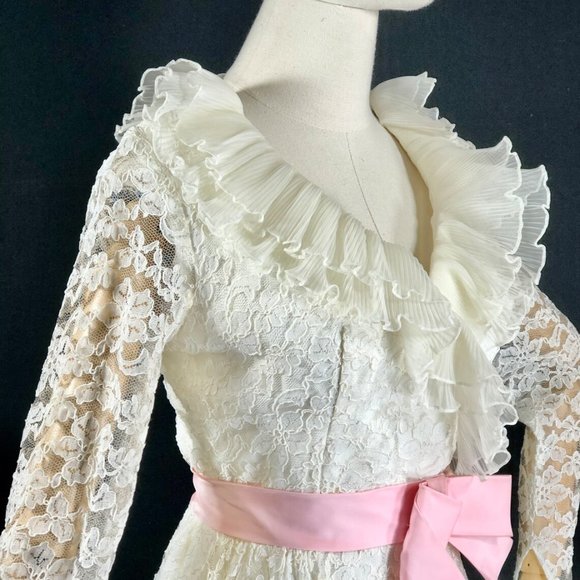 vintage wedding dress / 60s white lace short weddi - Picture 6 of 10